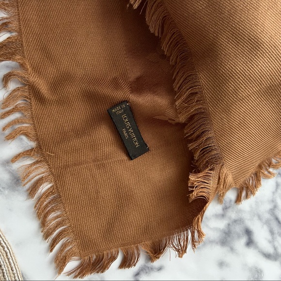 Louis Vuitton Silk Monogram Scarf 2017 (shawl, stole) - Picture 9 of 10
